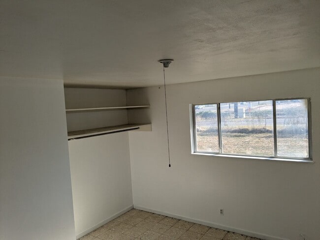 Building Photo - 1439 N Alamo Rd