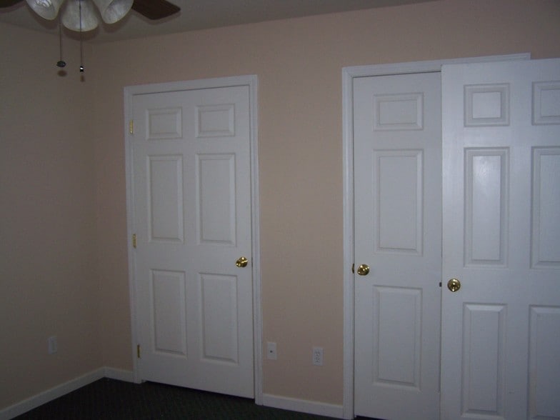 Building Photo - 117 Speedway Dr