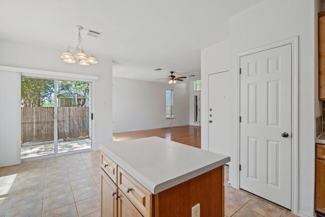 Building Photo - 10520 Fosseway Dr