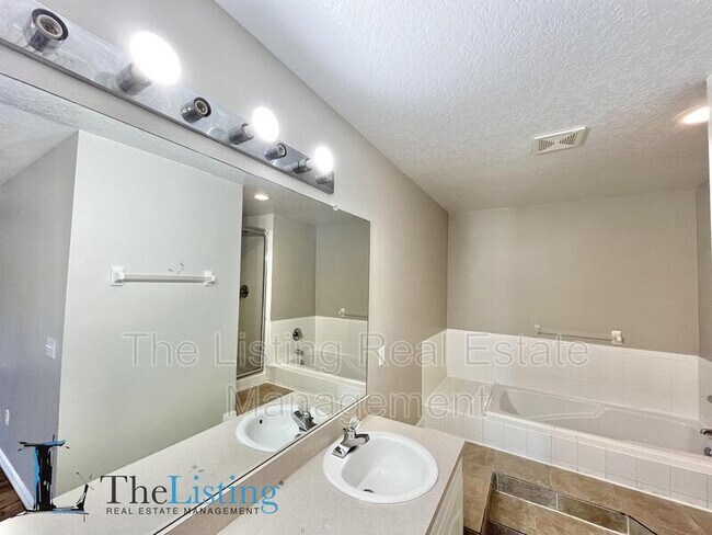Building Photo - 327 Coconut Palm Way