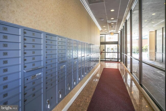 Building Photo - 3800 Fairfax Dr