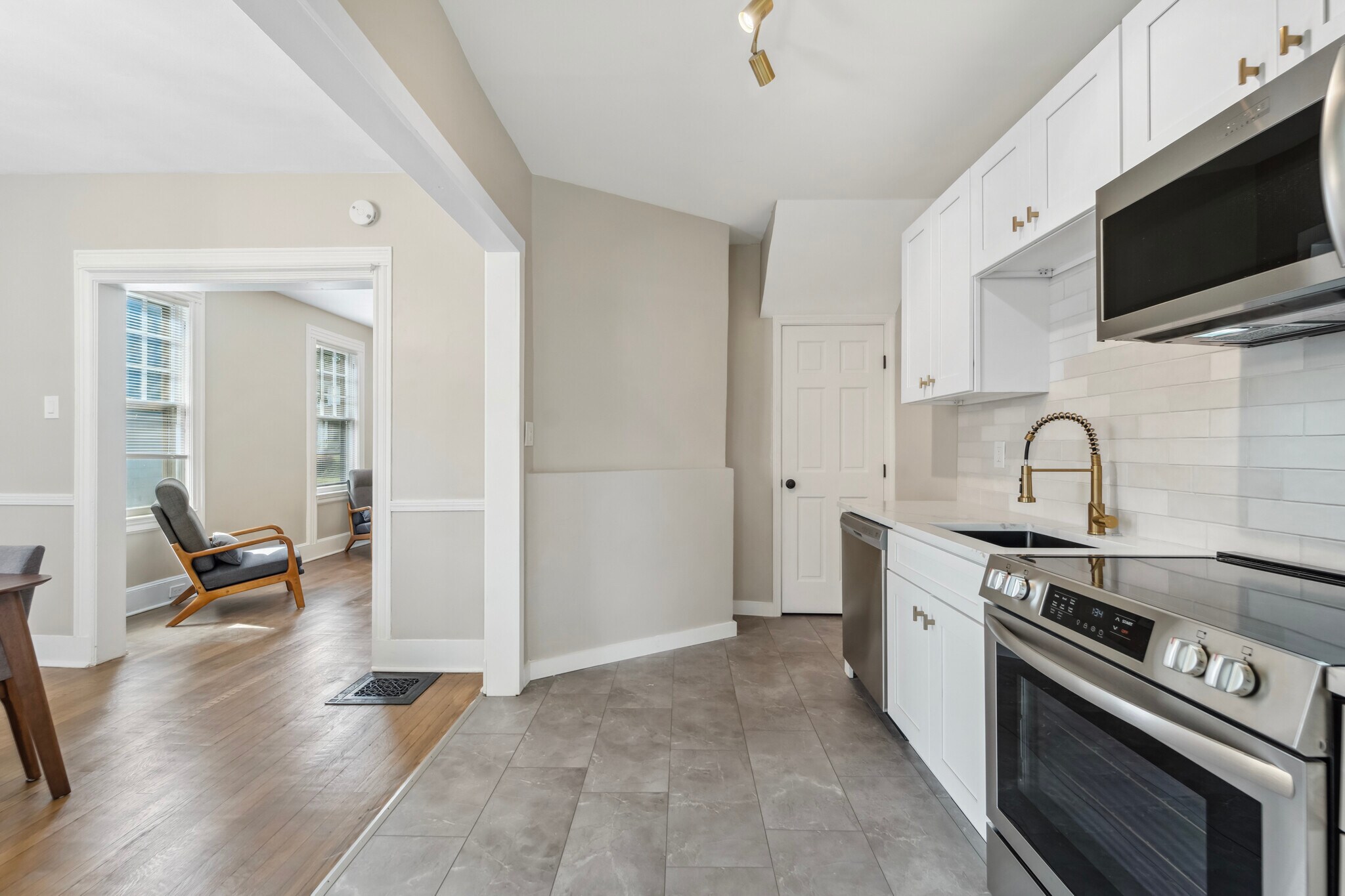 Building Photo - 95 Leroy St