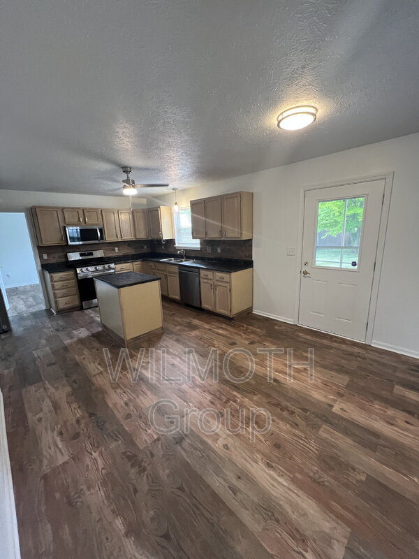Building Photo - 12564 Geist Cove Dr