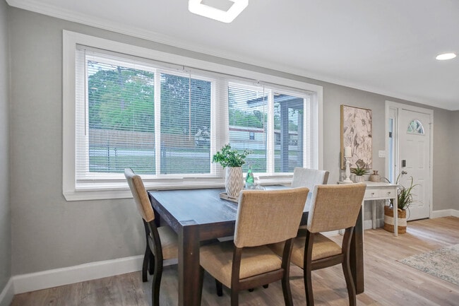 Building Photo - 237 N Bowlan St