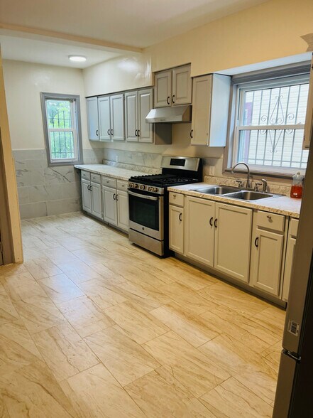 Primary Photo - 291 Wohlers Ave