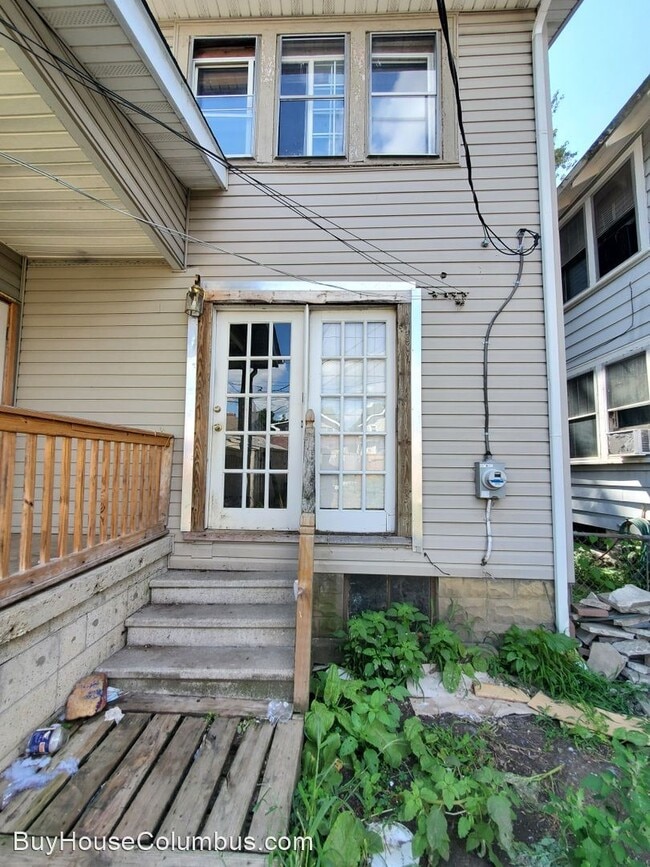 Building Photo - 3 br, 1 bath House - 614 S Warren Ave