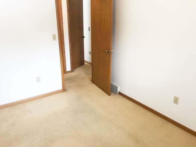 Building Photo - 3 Bedroom, 3 Bath Home With 2-Car Attached Garage In Rothschild