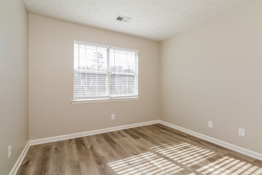 Building Photo - 733 River Mist Dr