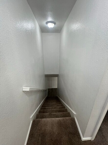 Building Photo - 10636 Wild Oak Dr