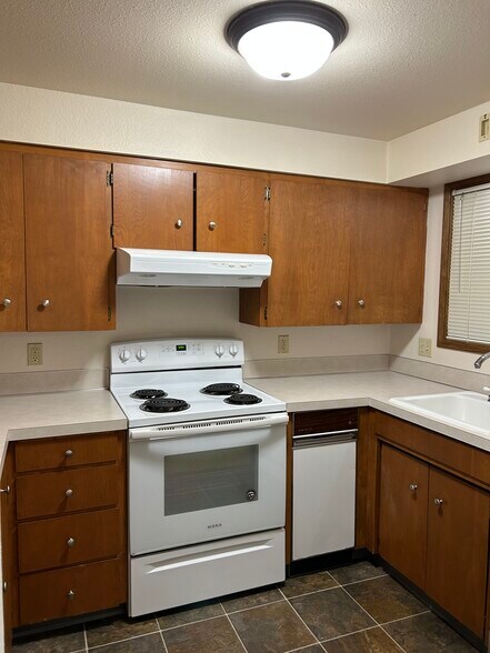 Building Photo - 107 La Villa Dr