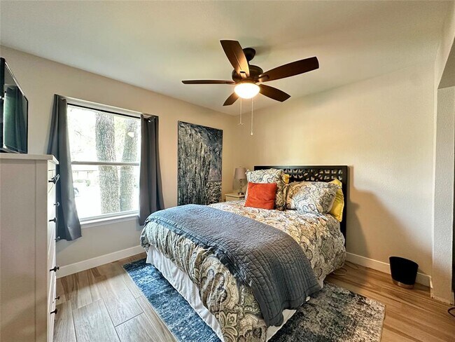 Building Photo - 2715 Alderwood Dr