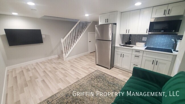 Building Photo - 821 20th St NE