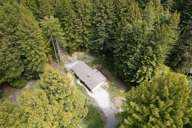 Building Photo - Modern Bayside Retreat – Renovated 3 Bed +...