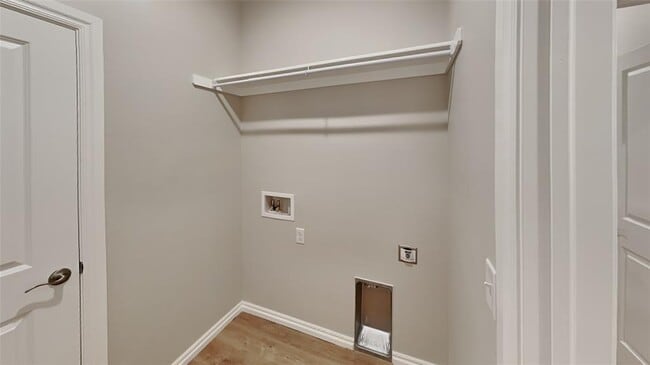 Building Photo - 6909 Labelle Dr