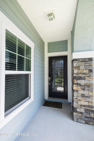 Building Photo - 35 Mercutio Ln