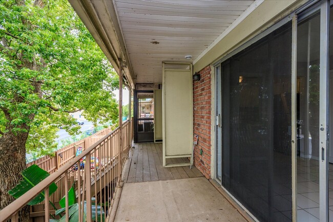 Building Photo - 614 Georgetown Dr