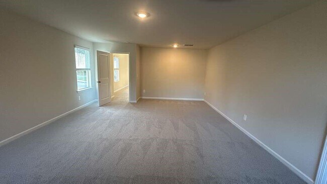 Building Photo - 26 Hemlock Ct