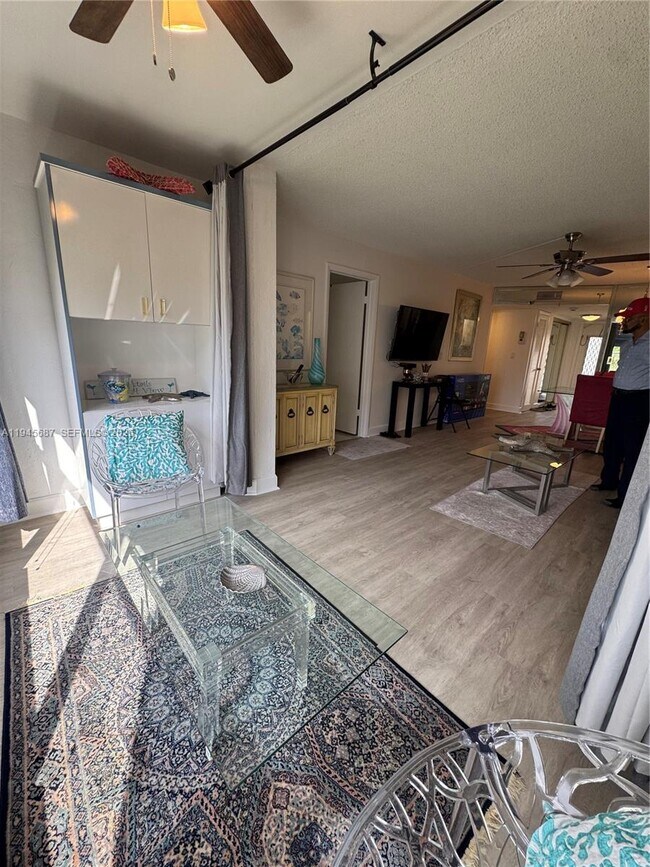 Building Photo - 8280 Sunrise Lakes Blvd