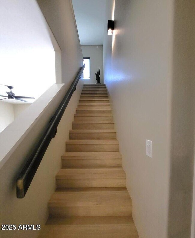 Building Photo - 6119 E Knolls Way N