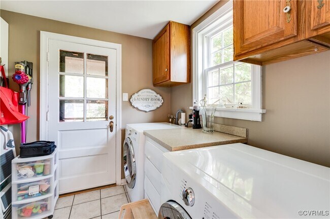 Building Photo - 530 Ridgeley Ln
