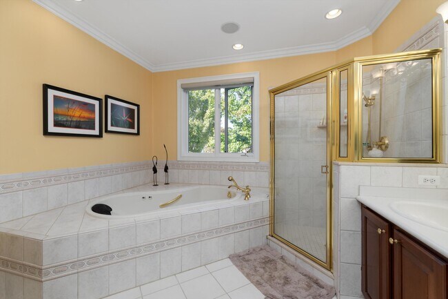 Building Photo - 7040 Royal Villa Ct