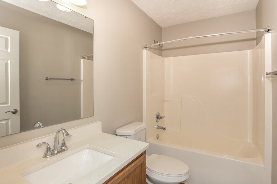 Building Photo - 5765 Arlington Dr
