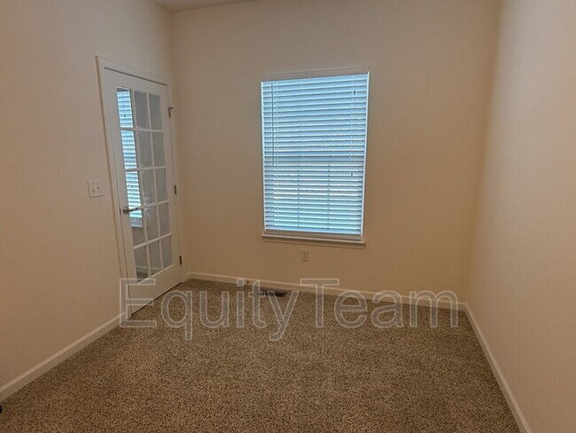 Building Photo - 5686 E Senour Dr