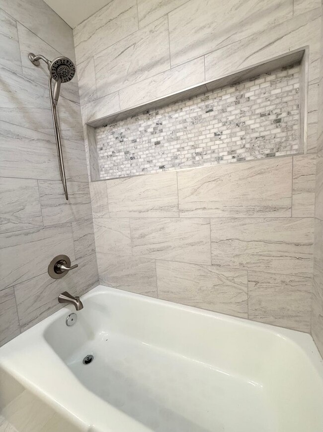 Building Photo - 130 Valley Club Cir