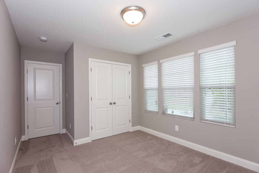 Building Photo - 421 Breezewood Dr