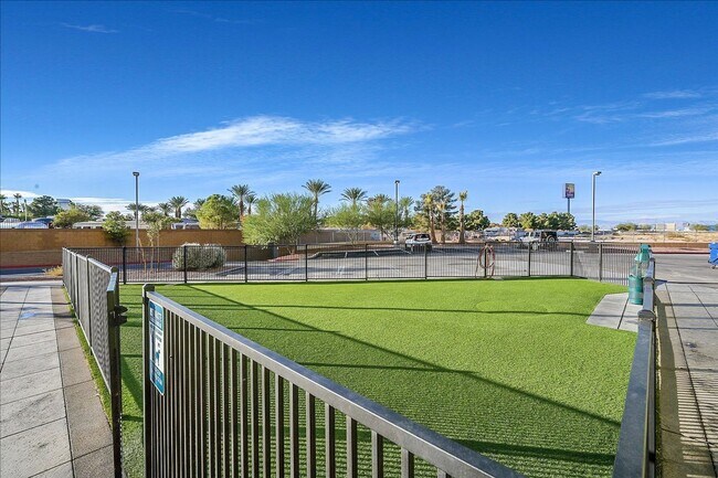 Building Photo - Designer Furnished Beauty at One Las Vegas!
