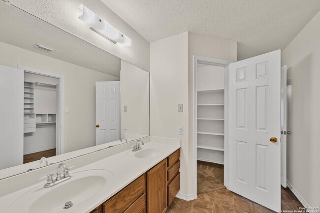 Building Photo - 9711 Diamond Cliff Dr