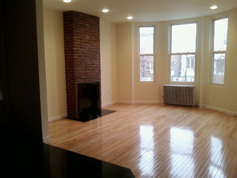 Primary Photo - 2121 43rd St