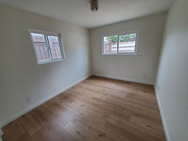 Building Photo - Newly Remodeled 2 Bedroom 1 Bath Back House