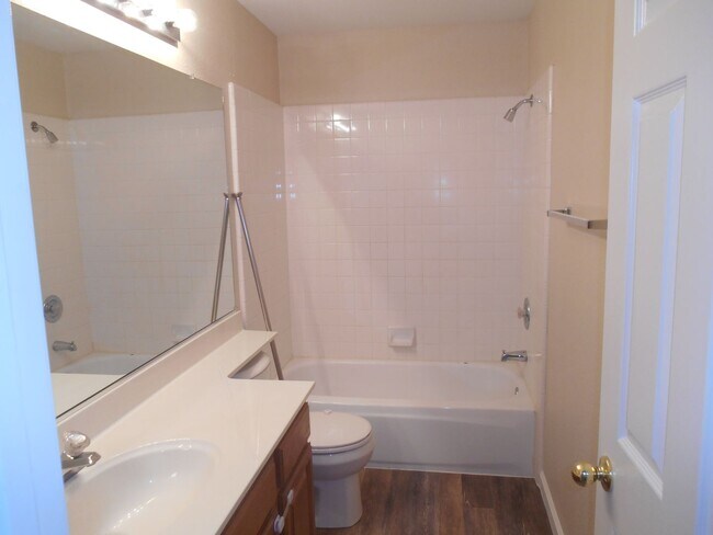 Building Photo - Wonderful 3 Bedroom home with 3 car garage.