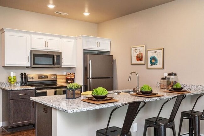 Building Photo - $1,295 | 1 Bedroom, 1 Bathroom | Pet Frien...