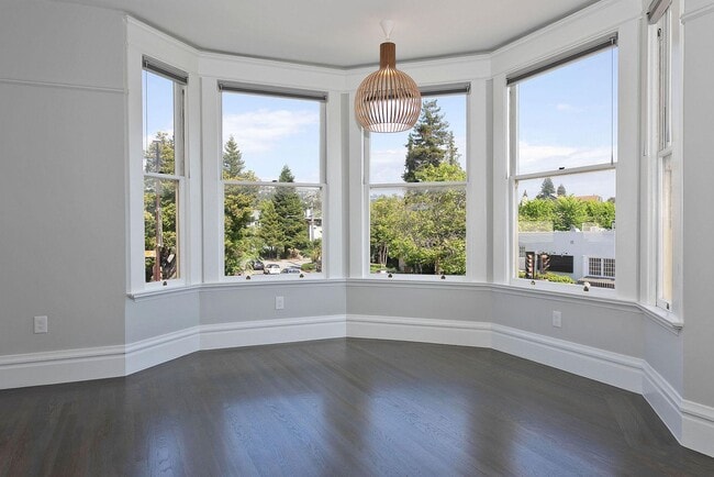 Building Photo - Available 2 Bedroom Unit In The Elmwood!