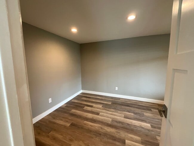 Building Photo - 3 Bedroom Home with Beautiful Upgrades in Everett