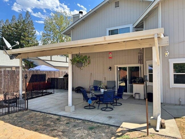 Building Photo - BEAUTIFULLY REMODELED 2 STORY VACAVILLE *S...