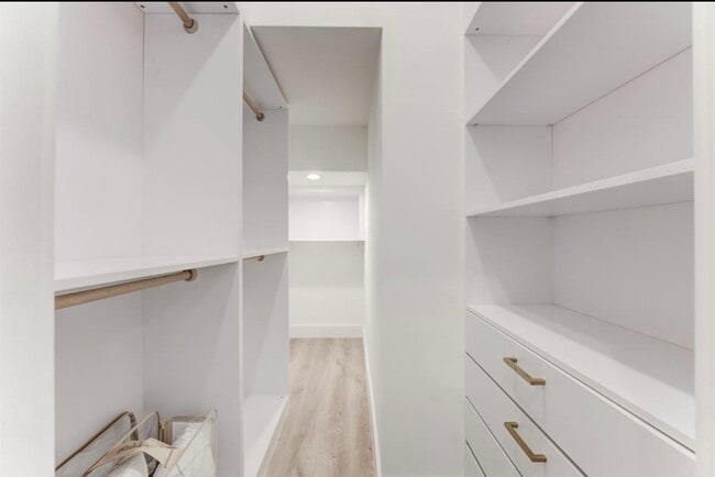 Building Photo - 1210 W 23rd St