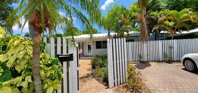 Building Photo - 1304 NE 16th Ave