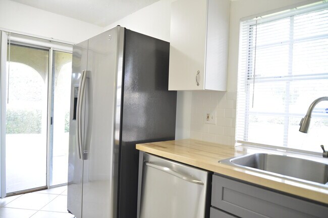 Building Photo - 3344 Alba Cir