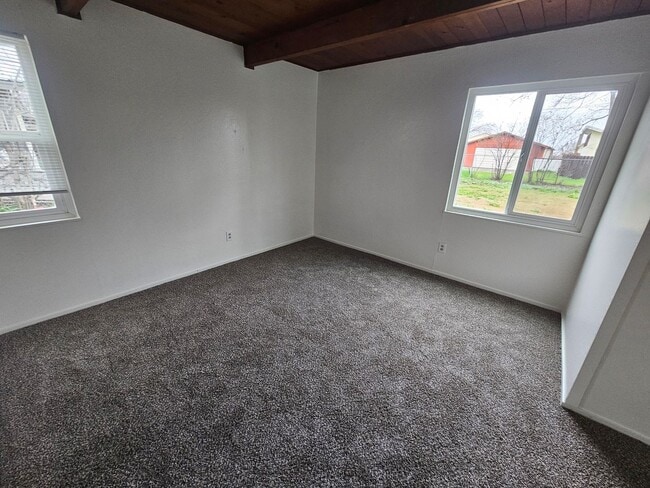 Building Photo - Spacious 4 Bedroom 2 Bath Home WITH BONUS ROOM for Rent!