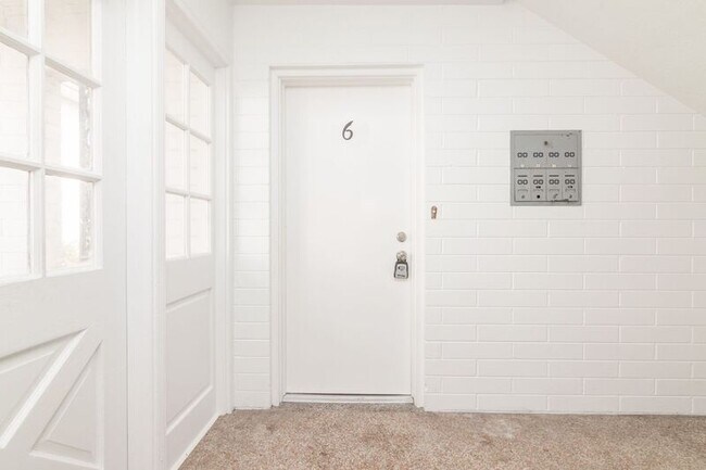 Building Photo - 94 Columbia St