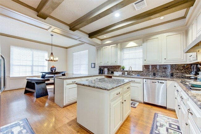 Building Photo - 2510 Potomac Dr