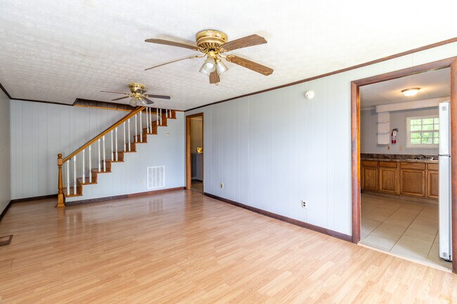 Building Photo - 513 Benton Cir