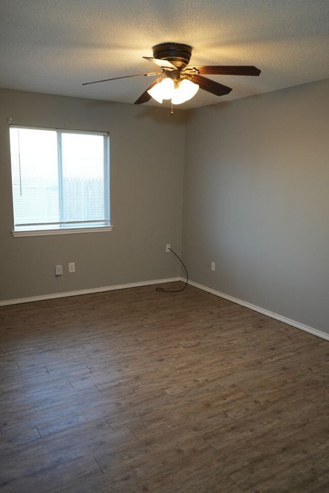 Building Photo - 412 Kline Ave