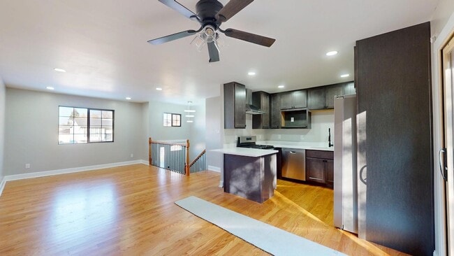 Building Photo - 1033 E 51st Pl