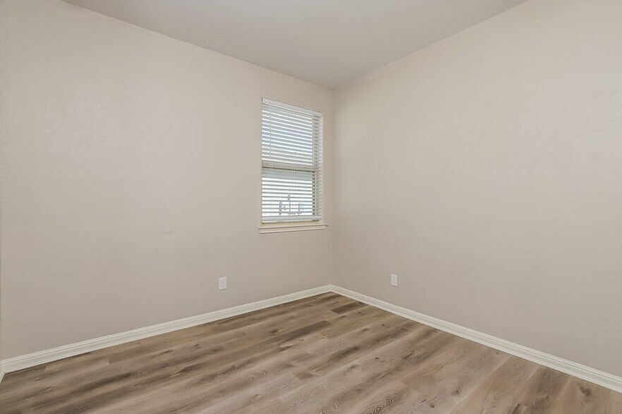 Building Photo - 8233 Oak Harvest Dr