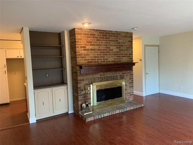 Building Photo - 6320 Laurentian Ct