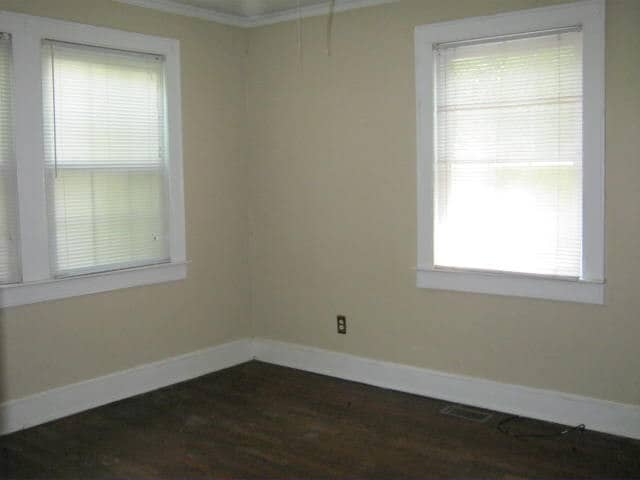 Building Photo - Move In Special! Cute Rosewood Bungalow